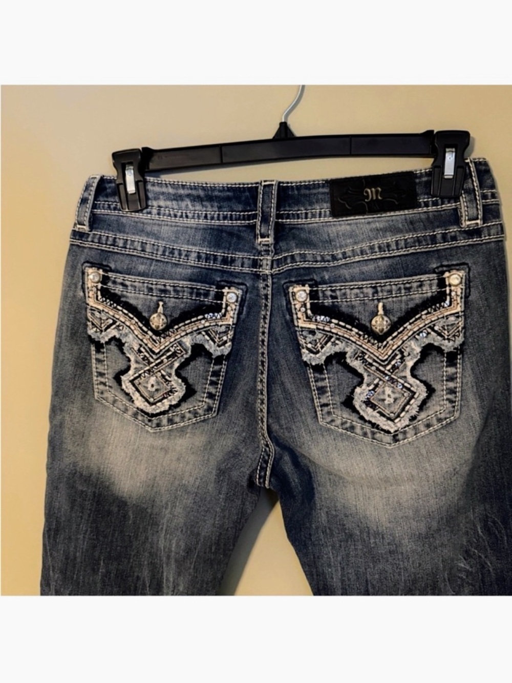 New With Tags Gorgeous Miss Me Mid-Rise Boot Jeans Embellished Pkts 34” Inseam